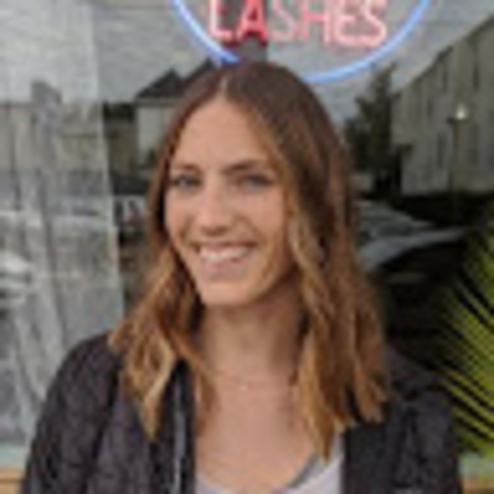 Meet your Posher, Larissa